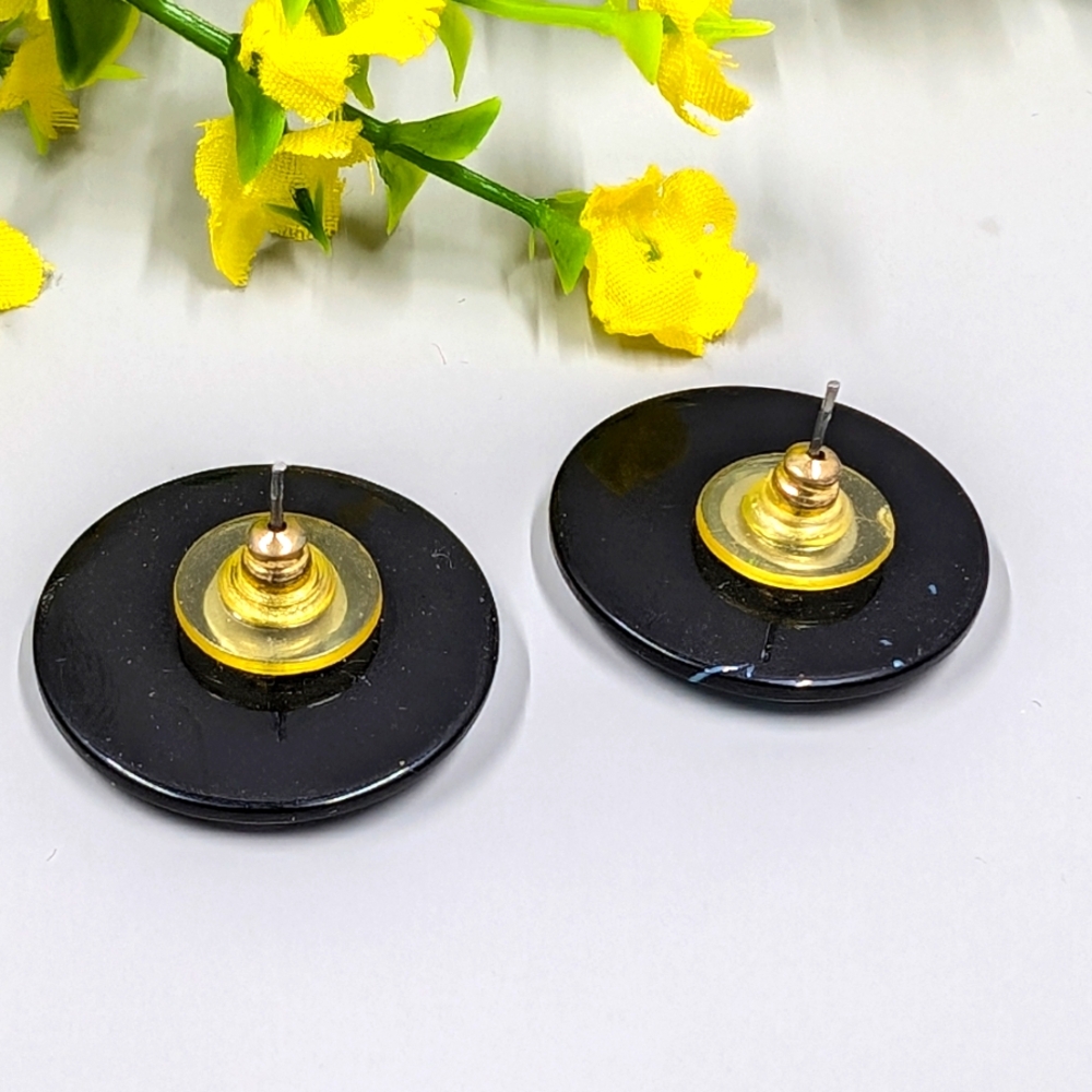 Cute and Vintage Acrylic Button Style Stud Earrings - Picture 3 of 4